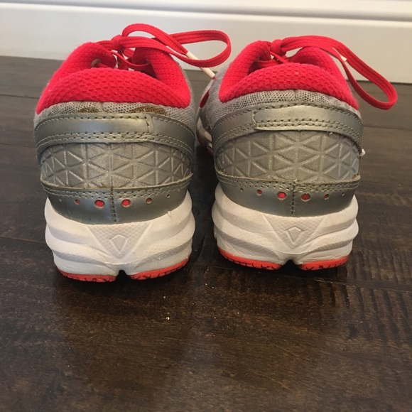 Women's New Balance Shoes - Picture 5 of 9